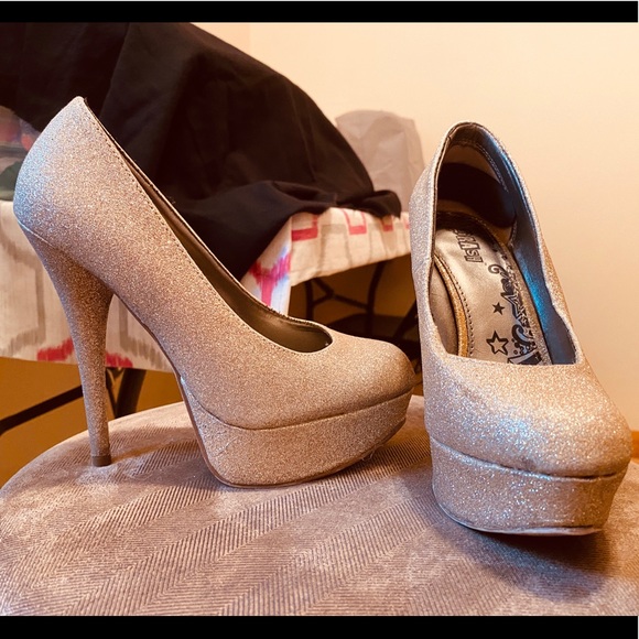 Heels - Picture 1 of 1